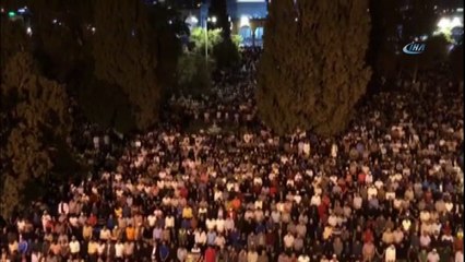 - Filistinliler Kadir Gecesi’nde Mescid-i Aksa'ya akın etti