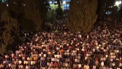 Filistinliler Kadir Gecesi'nde Mescid-i Aksa'ya Akın Etti