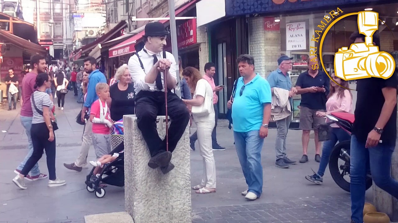Yeni FENOMEN Kadıköy'de CHARLIE CHAPLIN (Trend Video)