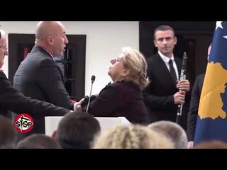 Stop - Kryeministri Kosovar Ramush Haradinaj, tërhoqi nga podiumi një grua 11 qershor 2018