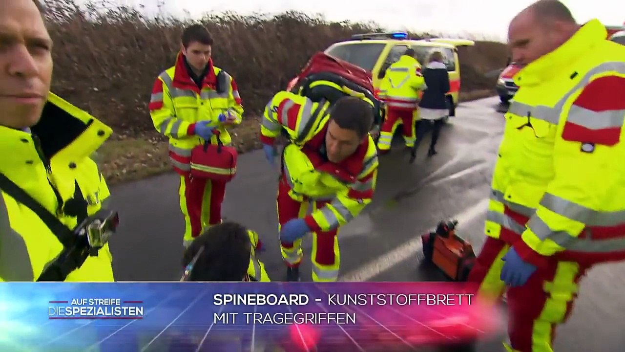 Geisterfahrer! Geiselnehmer mit Waffe rammt Polizeiauto! | Auf Streife - Die Spezialisten | SAT.1 TV