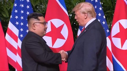 مصافحة وابتسامات وترحيب متبادل بقمة القرن بين ترامب وكيم