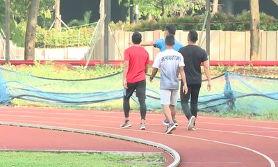 Tim Atletik Latihan di Stadion Madya