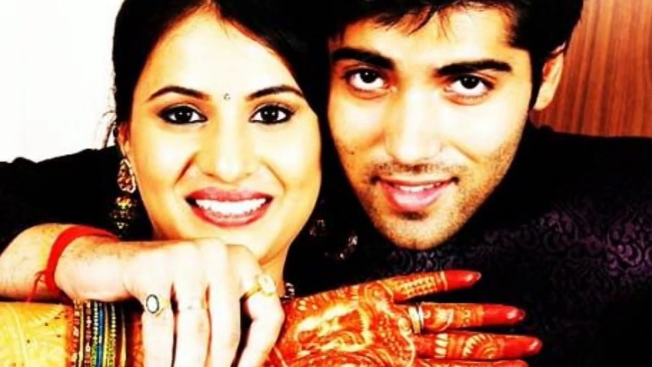 These 8 stars of TV married their childhood love!
