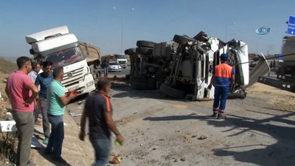 3. Havalimanı yolunda hafriyat kamyonları kaza yaptı: 2 yaralı
