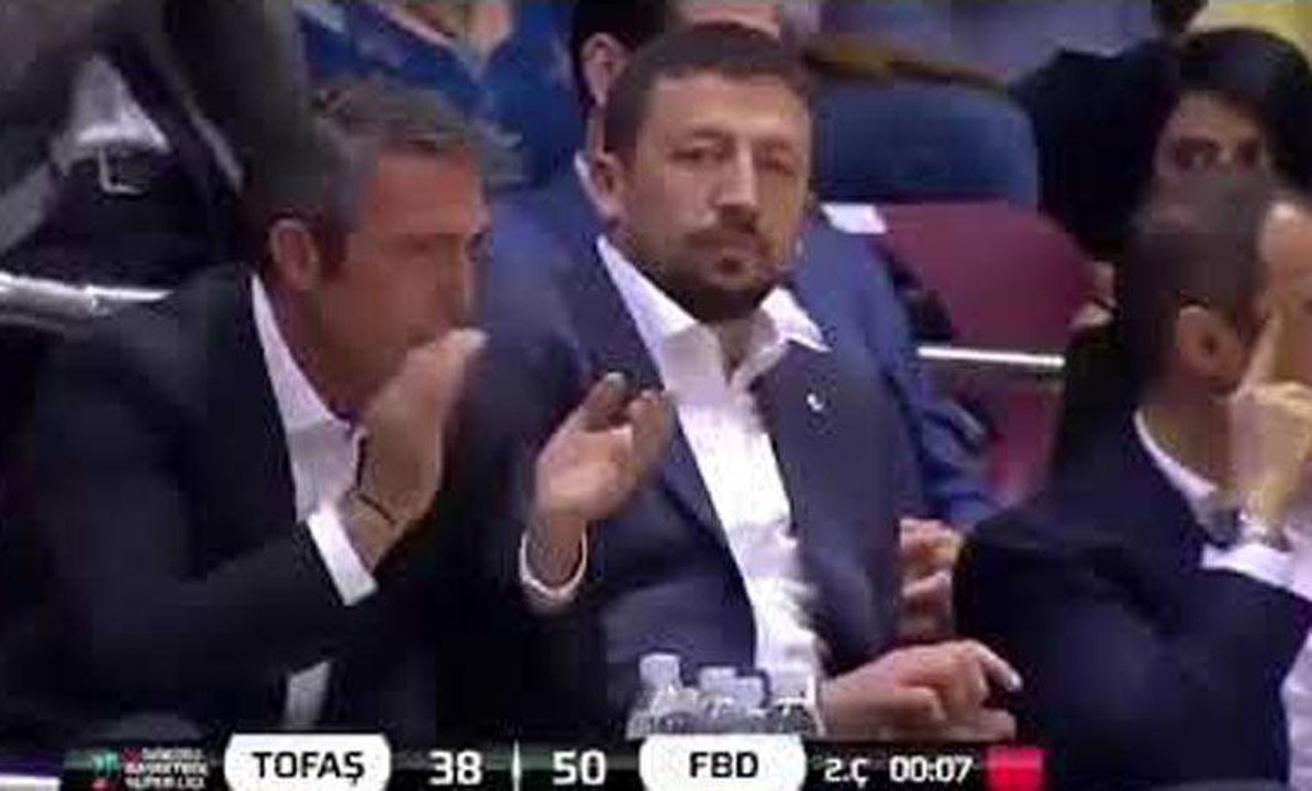 Hidayet, İzmir Marşı'na ilgisiz!