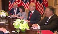 Kim Jong Un dan Trump Bercengkerama Pasca-Pertemuan