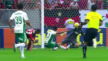 7 Jugadores Que Salvaron Goles Con La Mano DESCARADAMENTE