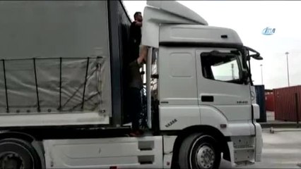 Antalya'da Durdurulan Tırda 1 Milyon TL Değerinde Uyuşturucu Çıktı