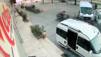 Sahte plakalı, levyeli hırsızlar kamerada