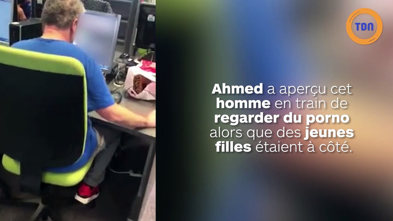 Cet homme regarde des films un peu spéciaux à la bibliothèque