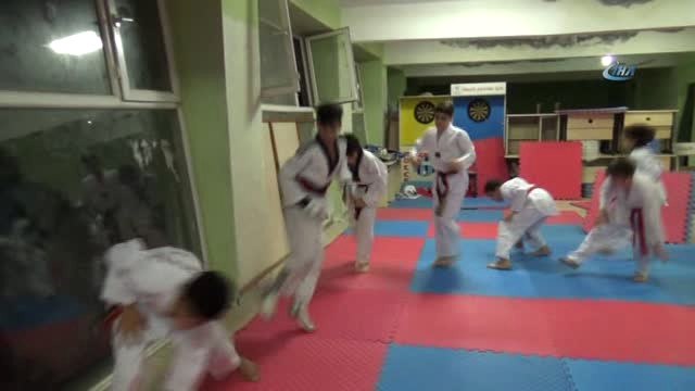 Gündüzleri Oruç, Akşamları Antrenman