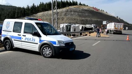 Buğday Yüklü Tır Devrildi: 1 Yaralı