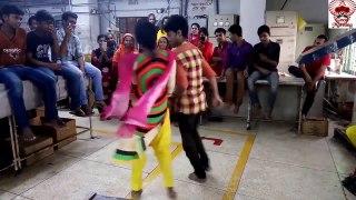 সুন্দরী মেয়ের সাথে  নতুন ভিডিও নাচ, কাজের ফাকে নাচের বিনদন by  indian stage program