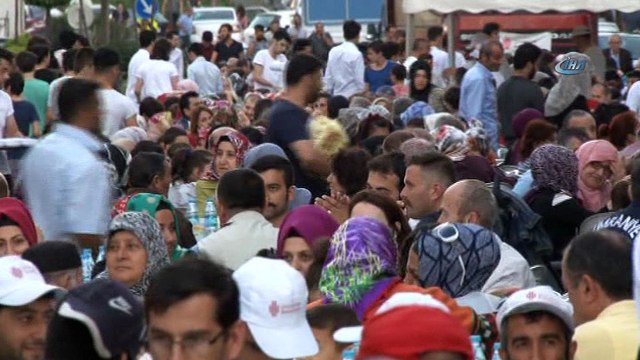 Binlerce Ümraniyeli birlik, beraberlik ve kardeşlik sofrasında buluştu