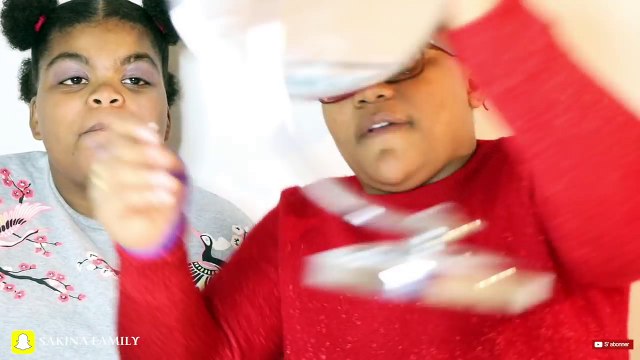 ON SE MAQUILLE AVEC DES MAQUILLAGES D'ENFANTS CHANSONS DE LA REINE DES NEIGES