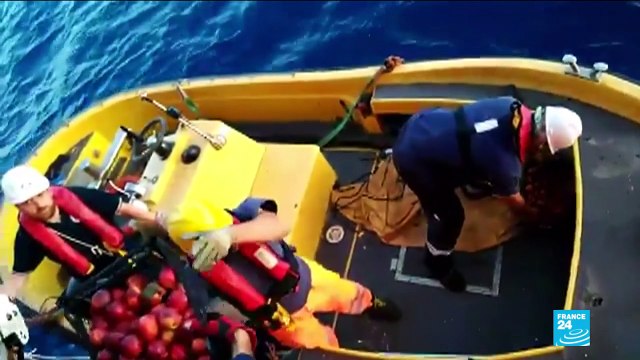 Migration crisis: more than 600 migrants still waiting to dock