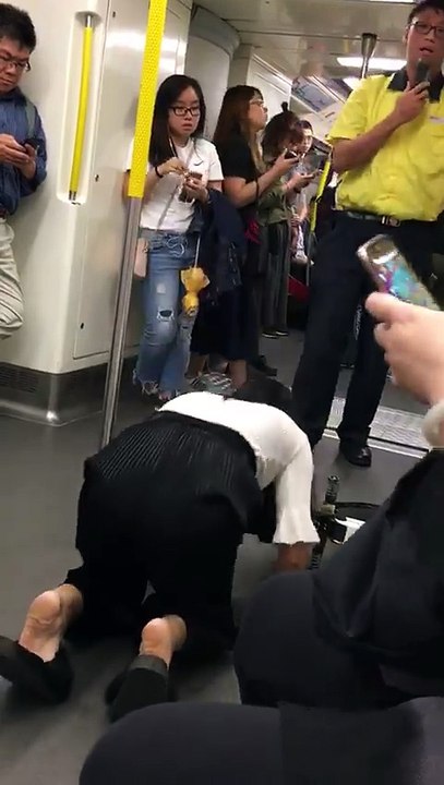 港鐵職員VS地鐵單車女