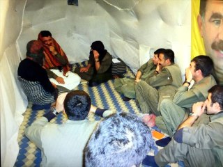 Erzurum'da Yakalanan Teröristler Sığınakta Kadın Kıyafetleri Giyip Tiyatro Oynamış