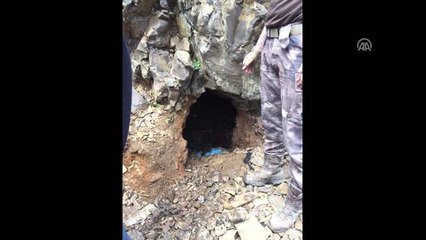Teröristler Sığınakta Kadın Kıyafetiyle Tiyatro Oynamış