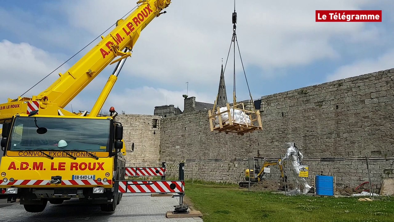 Guingamp. ​Premiers pas de l’Arpenteur au pied du château de Pierre II