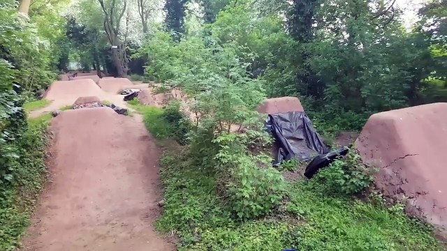 Saut en BMX : il atterrit la tête sur la bosse !