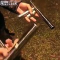 Fusil construit avec une tringle à rideaux !! ça fonctionne !