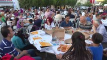 Bakan Özlü, 'Gönül Sofrası' adıyla düzenlenen iftar programına katıldı - İZMİR