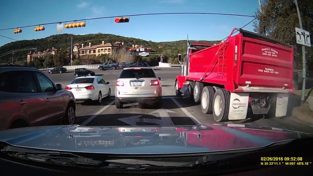 Un camion sans frein ne peut pas s'arreter au feu