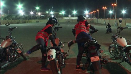 Reformas en Arabia Saudita permiten a mujeres conducir motos
