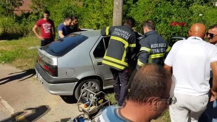 Kocaeli Kamyonu Sollamak İsterken Elektrik Direğine Çarptı Hd