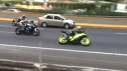 Toma de curvas moto profesionales deportivas