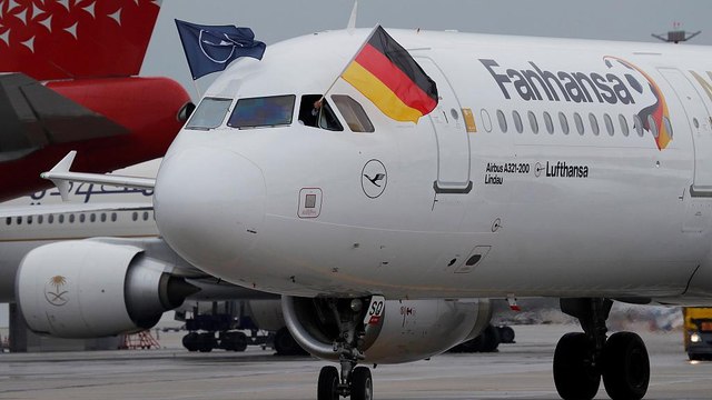 Seleção alemã aterra em Moscovo para defender o título