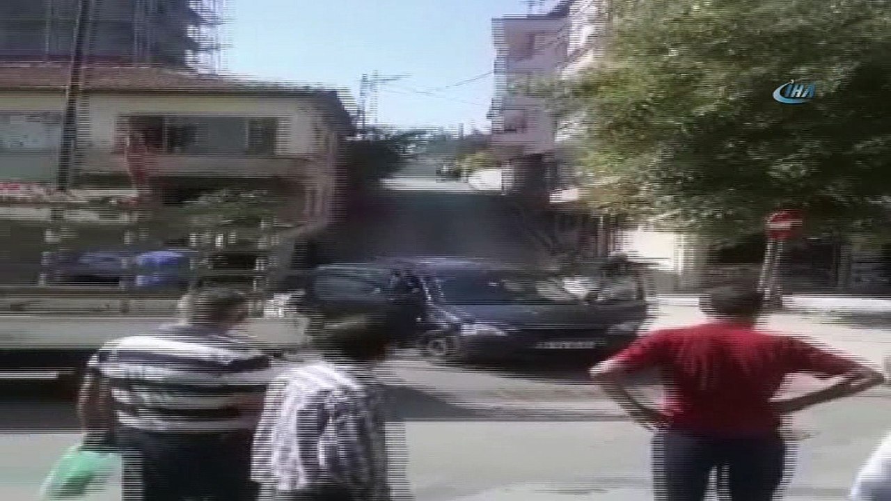 İki aile çeyiz yüzünden birbirine girdi...Çeyiz yüzünden çıkan silahlı çatışma kamerada