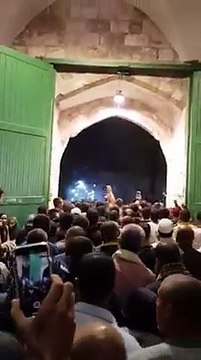 بالروح بالدم نفديك يا أقصى ... #شاهد: هتافات المصلين يوم امس لحظة دخولهم الى باحات المسجد الأقصى في ليلة 27 من رمضان..
