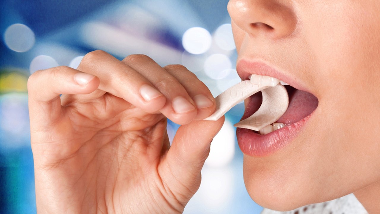 Chewing Gum - Benefits: च्यूइंग गम Calorie Burn के साथ घटाता है चेहरे का फैट | Boldsky