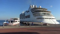 Ultra lüks turizm gemisi Kuşadası'na demirledi