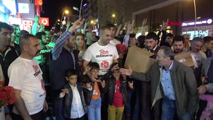 Erzurum Milletvekili Adayı Arifelik Dağıttı