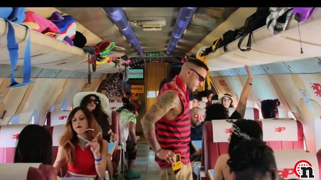 Piotta presenta il nuovo singolo Applausi al comandante poi scherza su Rovazzi | Notizie.it