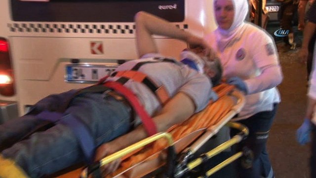 Fatih’te minibüs ile özel halk otobüsü çarpıştı: 10 yaralı