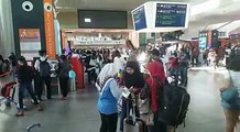 SUASANA di Lapangan Terbang Antarabangsa Kuala Lumpur 2 (Klia2) mula dipenuhi orang ramai berikutan warga kota mula pulang ke kampung halaman untuk menyambut Ha