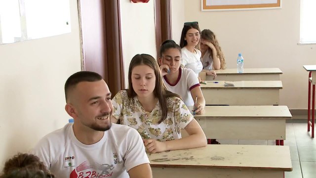 Pa Koment - Matura, zhvillohet provimi i matematikës - Top Channel Albania - News - Lajme