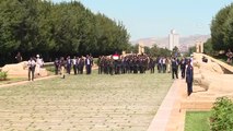 İçişleri Bakanı Soylu ve Jandarma Heyeti Anıtkabir'i Ziyaret Etti