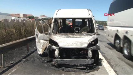 İstanbul Alev Alev Yanan Minibüs Trafiği Felç Etti