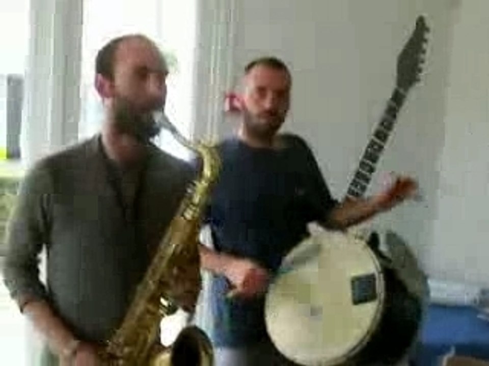 "A Villardonnel", chanson du spectacle "C'est Mieux Ailleurs