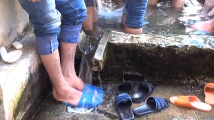 Sıcaklar Arttı, Vatandaşlar Süs Havuzuna Koştu