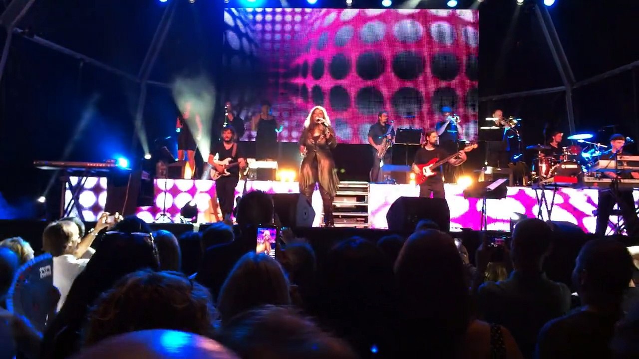 Gloria Gaynor - Every Breath You Take - Live 2014 HD