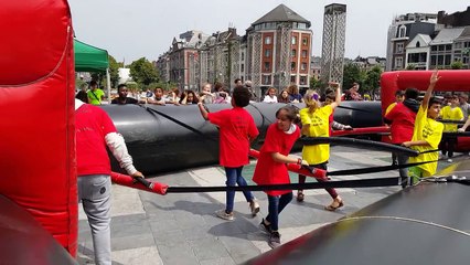 Kicker géant contre Nike et Adidas à Liège