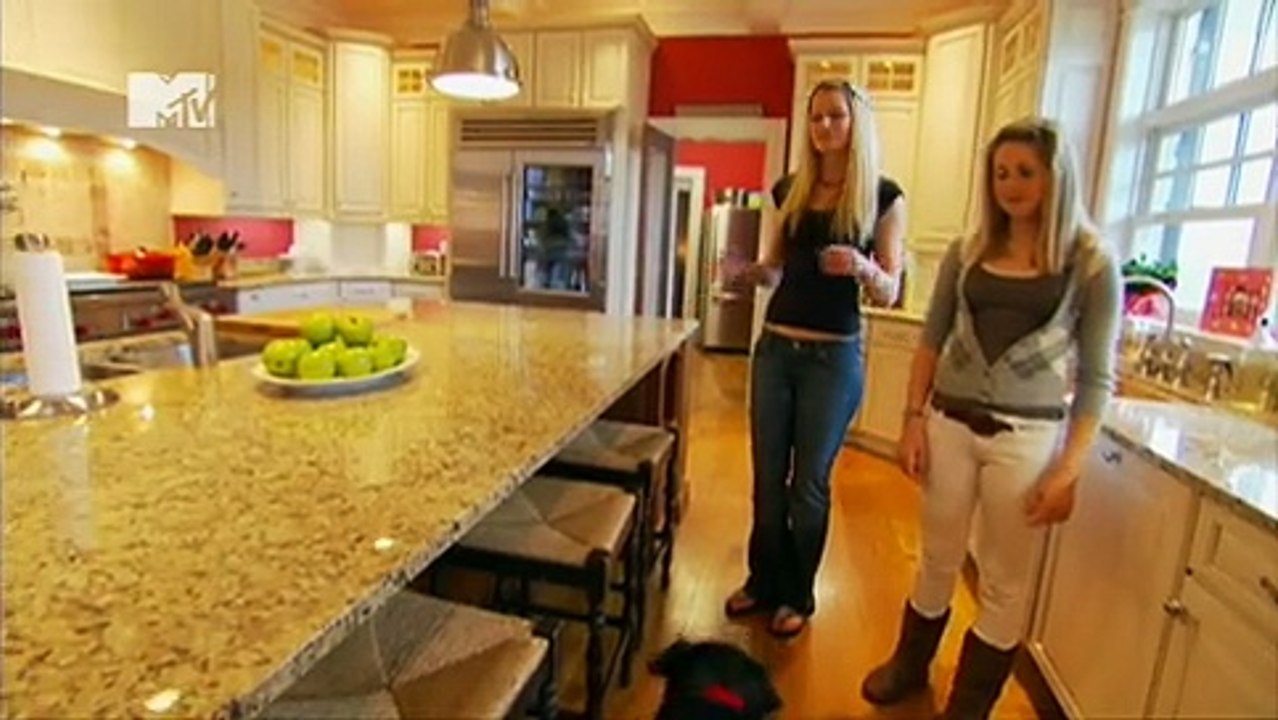 Teen Cribs S01E13 Visit Alex & Rachel and Zach's Crib video