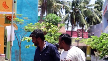 பெண்களின் பெண்மையை மதிக்காத மிருகங்களுக்கான செருப்படி வீடியோ!